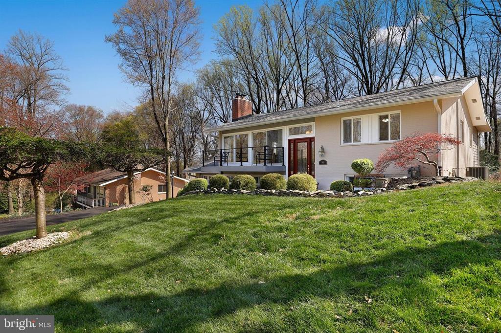 <strong>7616 Hamilton Spring Rd, Bethesda, MD 20817</strong>
